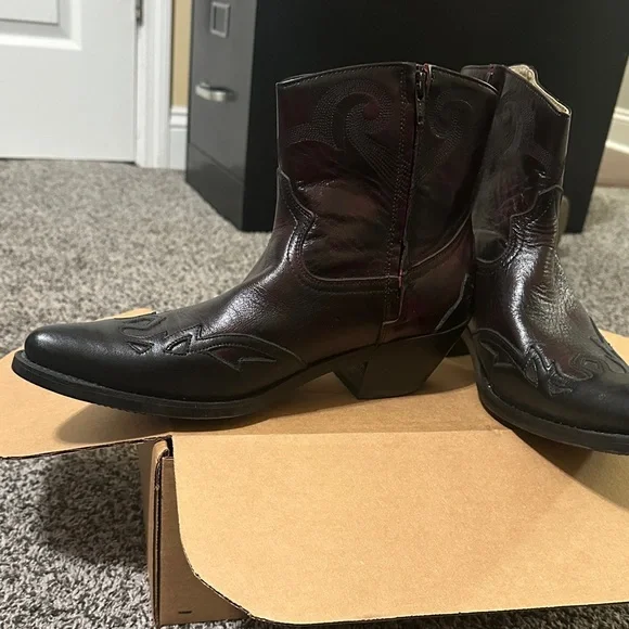 Durango Western Ankle Boots Burgundy and black embroidered Leather size 8 D - Picture 2 of 14